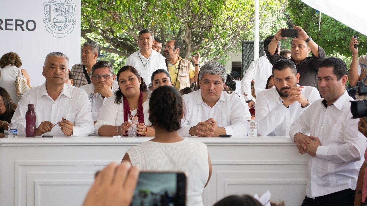 ATIENDEN DIPUTADOS PROTESTA DE DOCENTES Y PADRES POR RECURSOS PARA ESTANCIAS INFANTILES