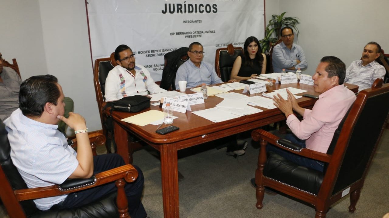 ANALIZA COMISIÓN DE ESTUDIOS CONSTITUCIONALES Y JURÍDICOS REFORMAS A LA CONSTITUCIÓN POLÍTICA LOCAL