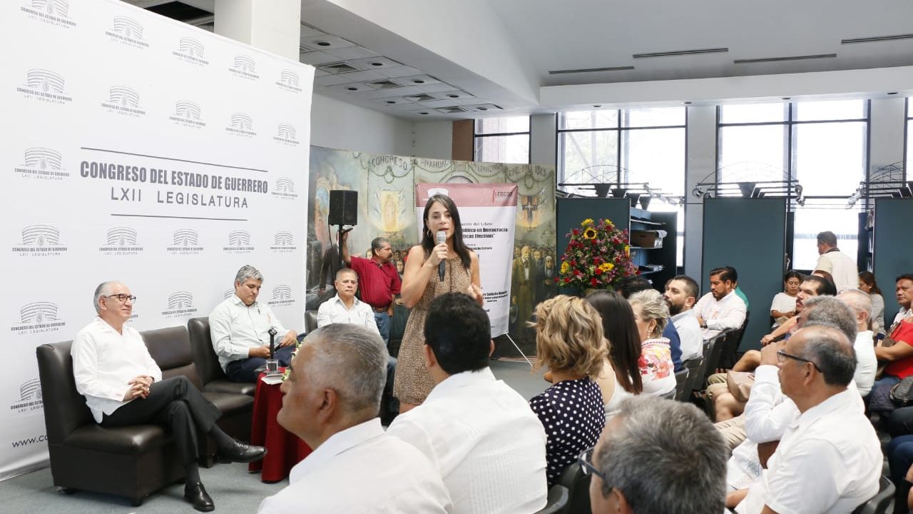 PRESENTAN EN EL CONGRESO DEL ESTADO EL LIBRO “NEGOCIACIÓN POLÍTICA EN DEMOCRACIA: DIEZ PRÁCTICAS EFECTIVAS”.