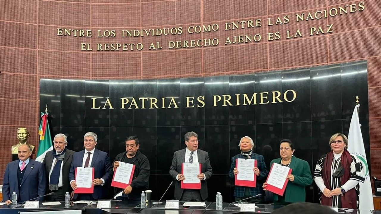 FIRMAN CONGRESO DEL ESTADO Y SENADO DE LA REPÚBLICA CONVENIO PARA LA CAPACITACIÓN Y ACTUALIZACIÓN DE DIPUTADOS Y PERSONAL TÉCNICO