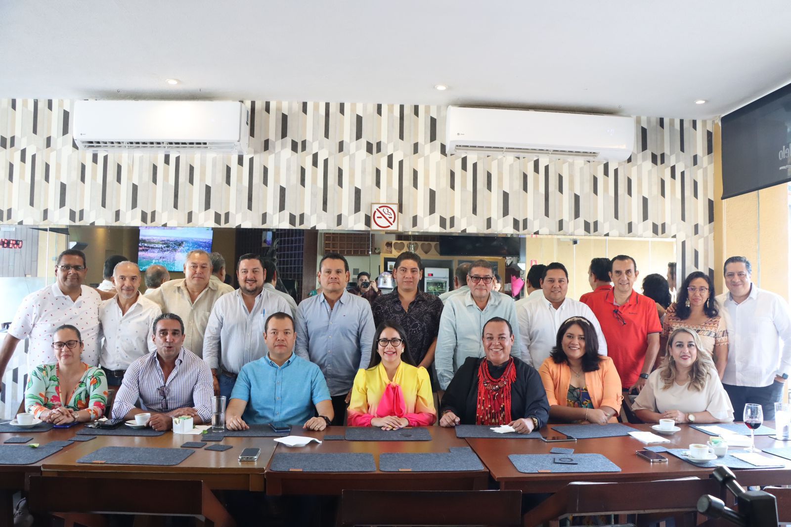 Gloria Calixto se reúne con medios de Acapulco: refrenda compromiso con la transparencia y el diálogo.