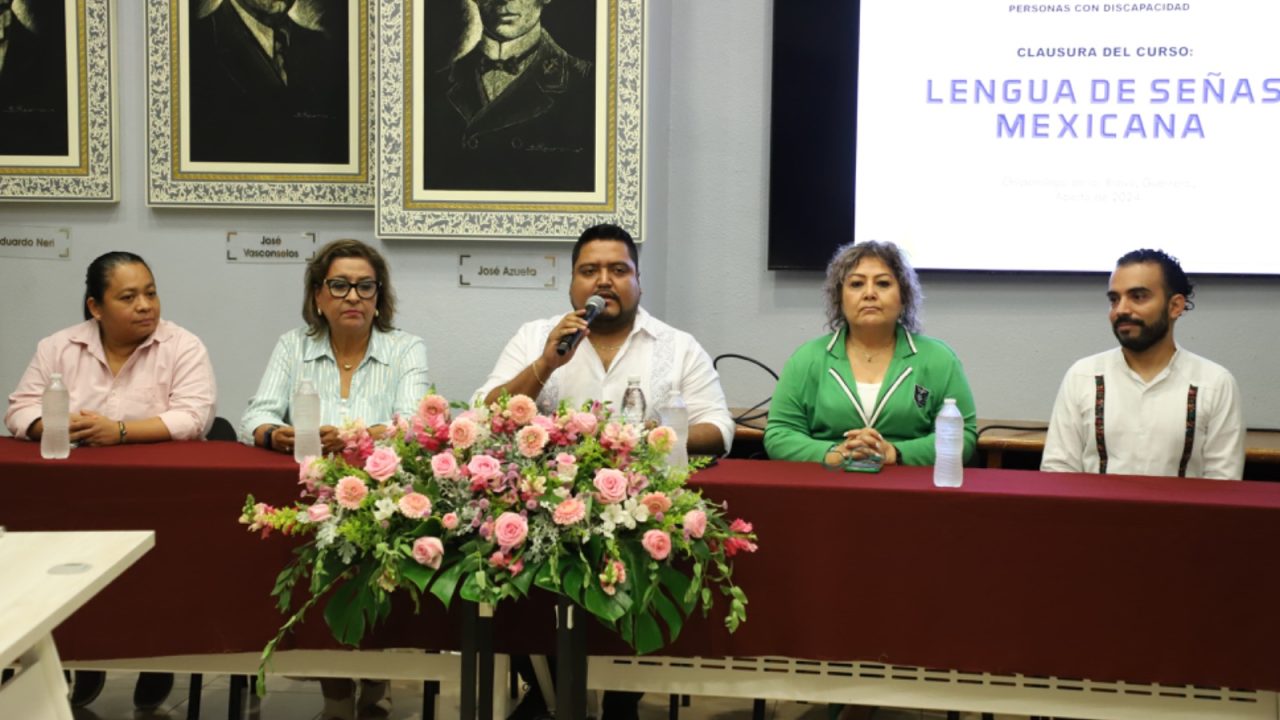 CONCLUYE EN EL CONGRESO EL CURSO DE “LENGUA DE SEÑAS MEXICANA”, PARA MEJOR ATENCIÓN A LAS PERSONAS CON DISCAPACIDAD AUDITIVA