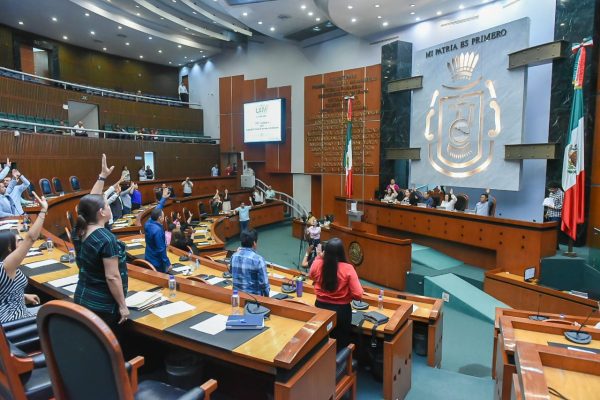 EXHORTA EL CONGRESO A AYUNTAMIENTOS Y CONCEJO DE AYUTLA NOMBRAR UN ESPACIO PÚBLICO “BANDERA TRIGARANTE”, CAMPAÑA SOBRE RIESGOS Y PROTOCOLOS DE EMERGENCIAS