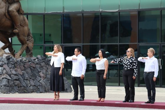 Acompaña diputado Joaquín Badillo a la gobernadora Evelyn Salgado en homenaje a la Bandera
