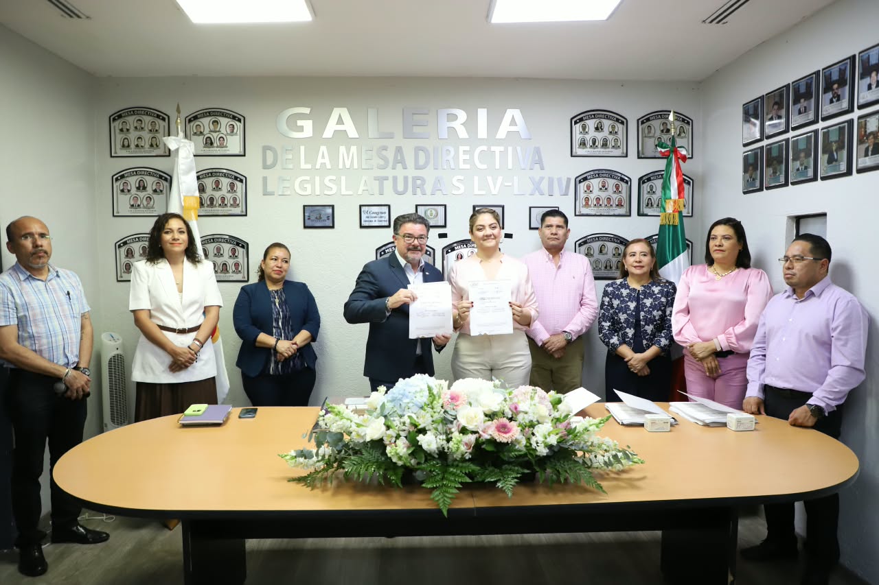 Se realiza entrega-recepción de la Mesa Directiva para el Tercer Año de la LXIV Legislatura