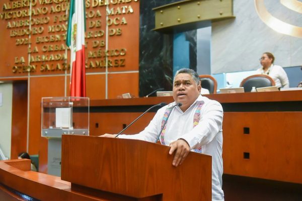 Plantean armonización legislativa para regular el uso de celulares en las escuelas