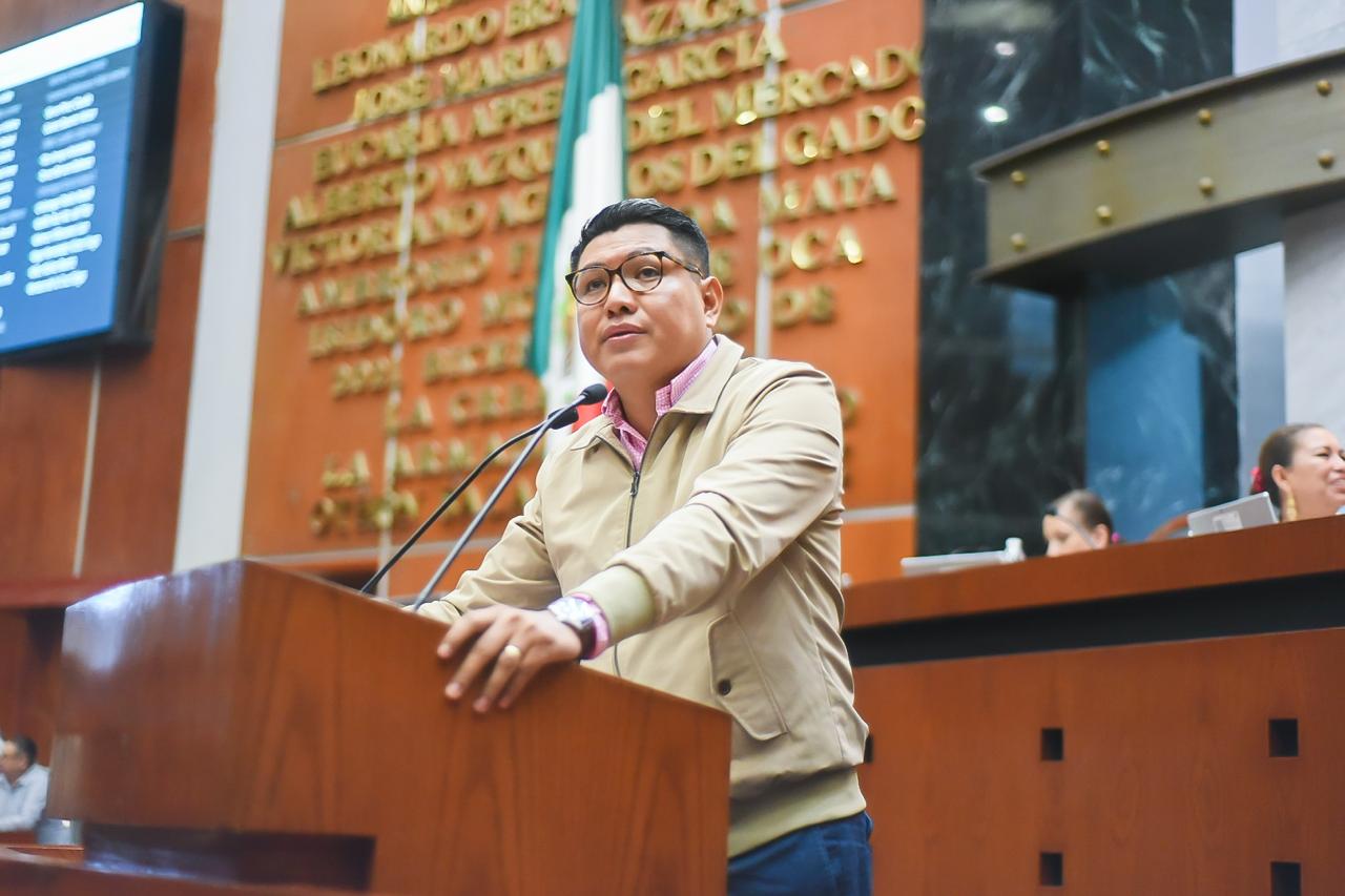 Plantean prohibir promoción de nombres en las obras públicas municipales