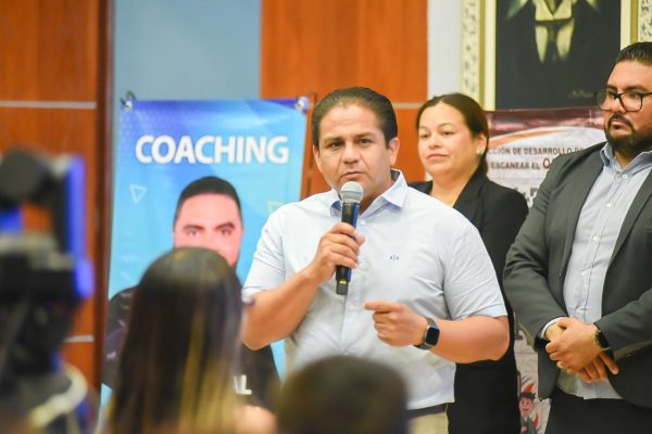 Refrenda el diputado Joaquín Badillo su compromiso con trabajadores del Congreso